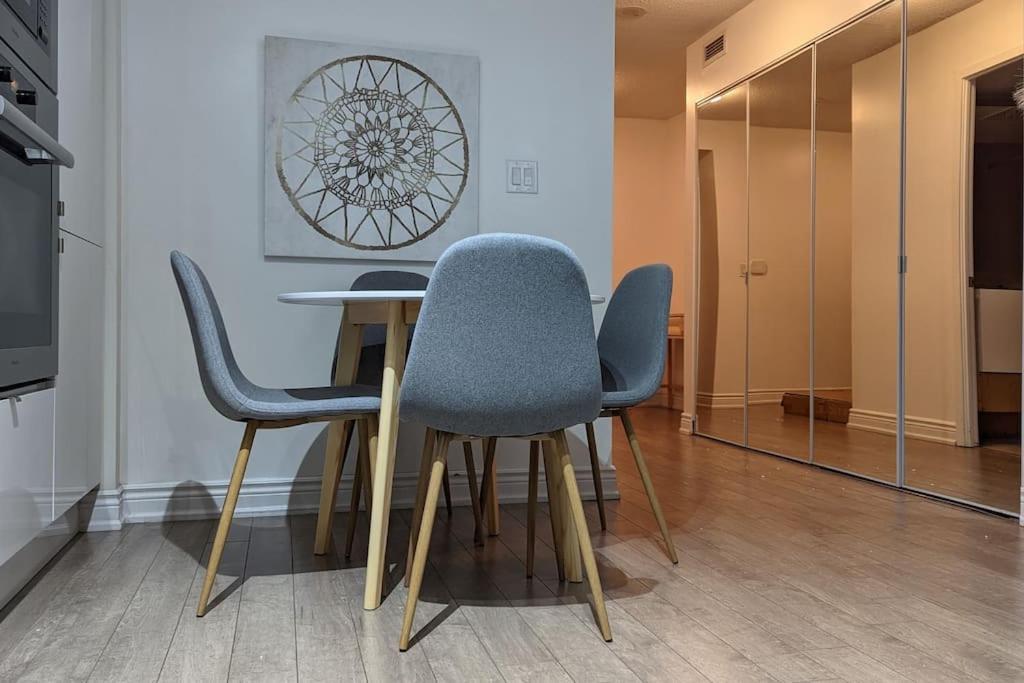 Lovely 2 Bed Condo In Downtown Toronto Esterno foto