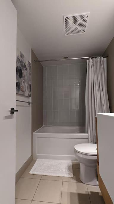 Lovely 2 Bed Condo In Downtown Toronto Esterno foto